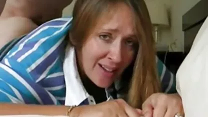 Die blonde MILF alte deutsche sexfilme kostenlos versucht es mit einem dunkelhaarigen Mädchen.