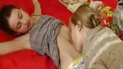 sexy schwarze Küken deutsche pornofilme free von zwei Schwänzen gefickt