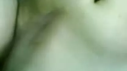 Teenie spielt mit einem riesigen Dildo! deutscher free porn